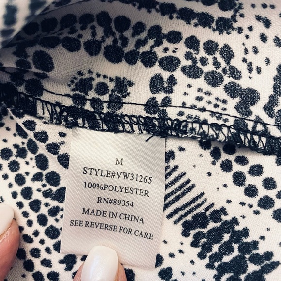 Adrienne Vittadini Geometric Black and White Women's Top - Picture 6 of 7